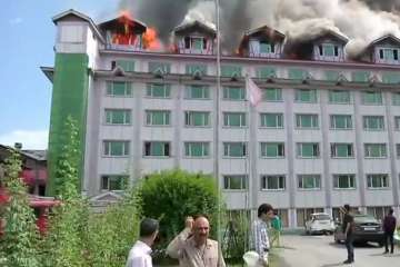 hotel pamposh fire srinagar 