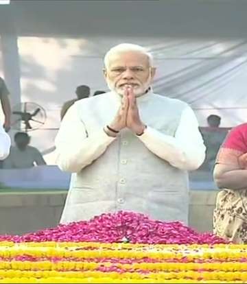 PM Modi pays tribute to Lal Bahadur Shastri