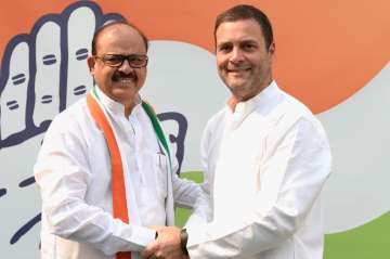 Tariq Anwar along with Congress President Rahul Gandhi.