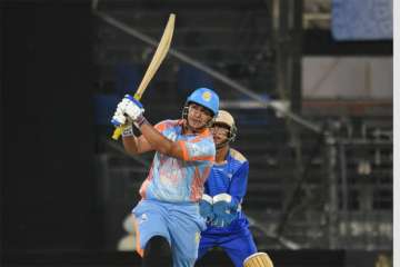Hazratullah Zazai smashes 6-sixes in an over in Afghanistan Premier League