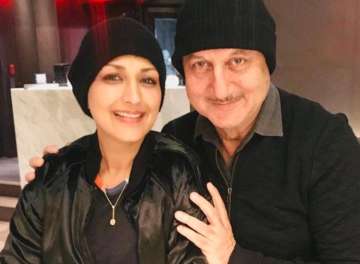 Anupam Kher dines with ‘most beautiful, inspirational & courageous’ Sonali Bendre