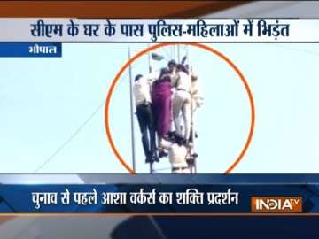 An ASHA worker falls off a wireless tower in Bhopal