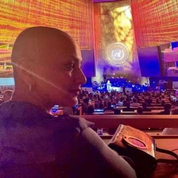 Sonali Bendre heals her soul with music, attends a concert in New York (In Pics)