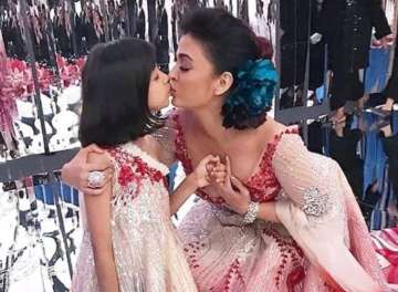  Aishwarya Rai Bachchan showers kisses on daughter Aaradhya