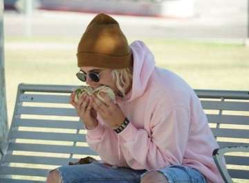 Twitterati go bonkers over viral picture of Justin Bieber eating 'burrito sideways'