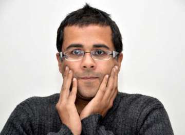 Chetan Bhagat apologizes to woman and wife in an open letter