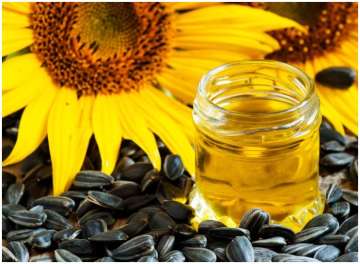  Sunflower and flaxseed oil can help in lowering bad cholesterol