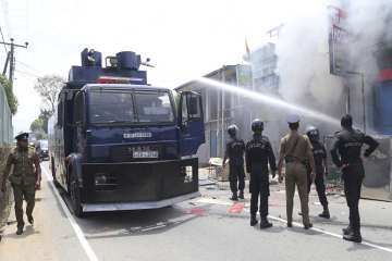 Violence erupts amid political crisis in Sri Lanka