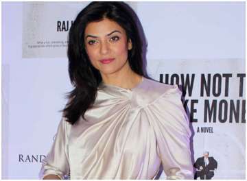 Sushmita Sen to walk for Bhumika, Jyoti at LMIFW S/S'19