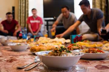 Family dinners boost healthy eating habits in teenagers