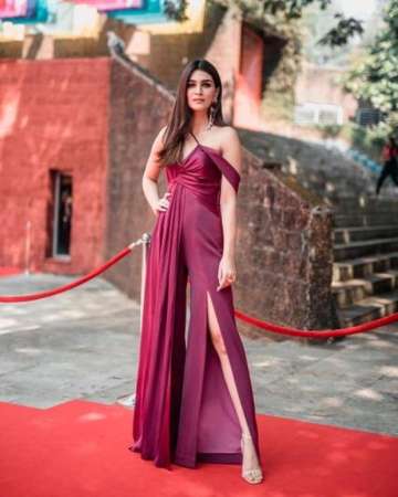 IFFI Goa 2018: Kriti Sanon’s chic style play will grab your attention, see pics