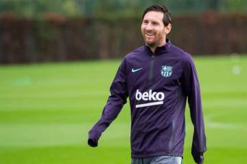 Lionel Messi returns to Barcelona training 11 days after fracturing forearm