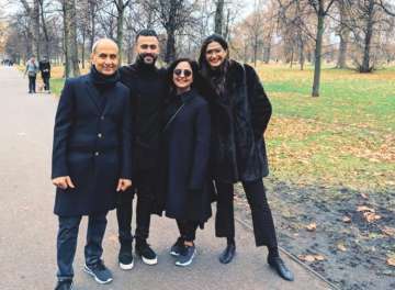 Sonam Kapoor Ahuja’s stunning picture with husband Anand Ahuja & family