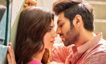 luka chuppi first look kartik aaryan kriti sanon