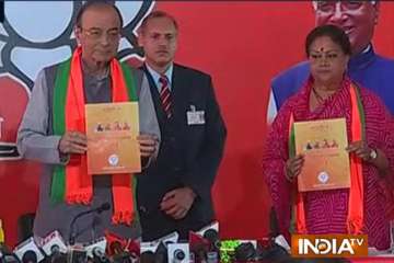 Finance Minister and senior BJP leader Arun Jaitley and CM Vasundhara Raje releasing party's manifesto for Rajasthan asssmbly elections. (IndiaTV)