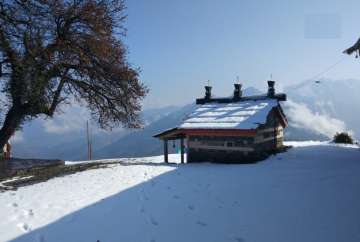 Watch video: Snowfall turns hill stations into winter wonderland