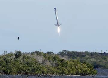 Christmas turkey, fruitcake rocketing toward space station