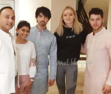 sophie turner trying indian jewellery