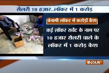 Cash worth crore recovered from a private company's locker in Chandni Chowk