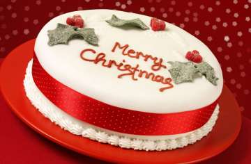 Glitter on your Christmas cake may not be edible