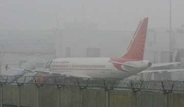 Delhi airport flight operations fog