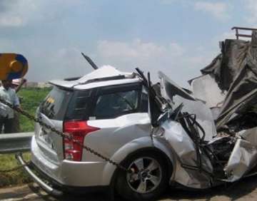 Uttar Pradesh: 5 people killed in head on collision between car, truck in Agra 