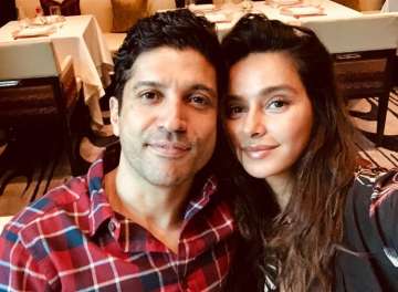 Rumoured couple Farhan Akhtar and Shibani Dandekar enjoy Christmas dinner
