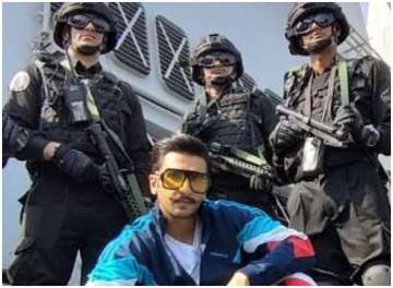 Simmba: Ranveer Singh, Rohit Shetty pose with Indian Navy in these latest pictures