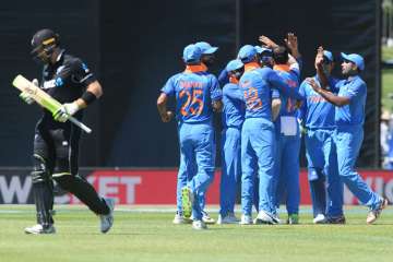 1st ODI: Clinical India crush New Zealand by 8 wickets after sun-induced stoppage