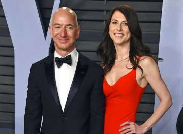 Jeff Bezos with wife MacKenzie Bezos- File photo