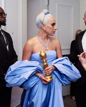 Golden Globes 2019: American singer Lady Gaga looks stunning in lavender gown | Fashion News India TV Golden Globes 2019: American singer Lady Gaga looks stunning in lavender gown | Fashion News India TV