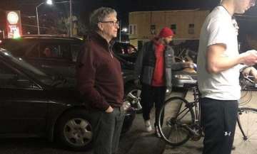 bill gates waiting in line for hamburger