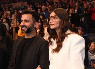 Anand Ahuja shares lovestruck picture with Sonam Kapoor as part of Ek Ladki Ko Dekha Toh Aisa Laga C