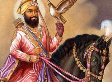 7 Inspirational Quotes by Guru Gobind Singh on 352nd birth anniversary
