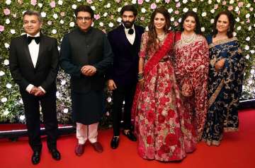 Family Members along with newly wed Amit Thackeray and Mitali Borude pose for a picture during their reception in Mumbai