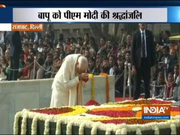 PM Modi pays tribute at Rajghat
