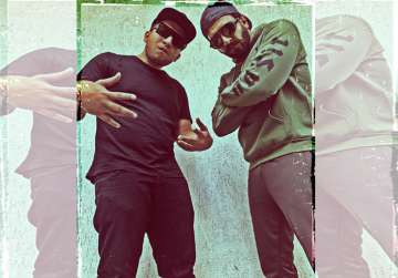 Gully Boy star Ranveer Singh poses with rapper Naezy, see pic