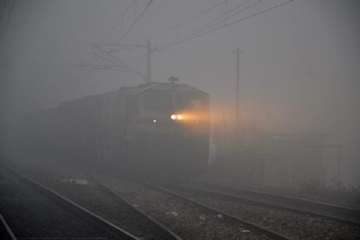 Delhi fog affects train and flights.