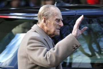 Queen Elizabeth's 97-yr-old husband gives up driving licence after car crash