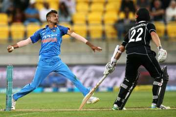 India vs New Zealand, 5th ODI, Live Cricket Score: Chahal strikes twice to put Kiwis on backfoot