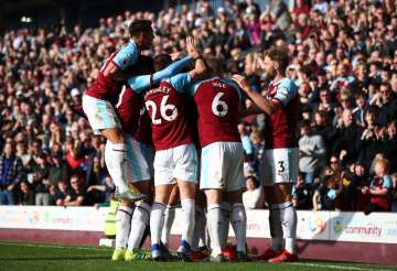 Burnley edge Tottenham 2-1 on Kane's return