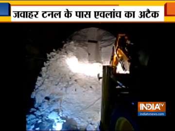 Jawahar Tunnel avalanche jammu and kashmir snowfall