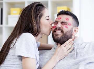 Happy Kiss Day 2019: Wishes, SMS, Best Quotes, Images, Facebook Status and WhatsApp Messages