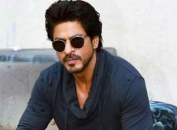 Shah Rukh Khan replies to 143rd tweet of fan who requests him to meet his brother