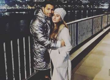 Varun Dhawan spreads romance in London with girlfriend Natasha Dalal