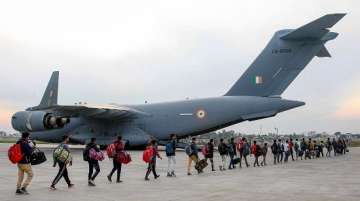 Stranded Kashmir bound passengers queue up to board a C-17 aircraft of the Indian Air Force?