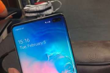 Samsung Galaxy S10 and S10+ live images leaked, show an in-display fingerprint sensor