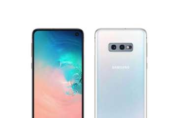 Samsung Galaxy S10e with an in-display camera and side-mounted fingerprint sensor surfaces in render