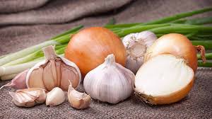 Eating garlic, onions daily may ward off colon cancer risk, says study