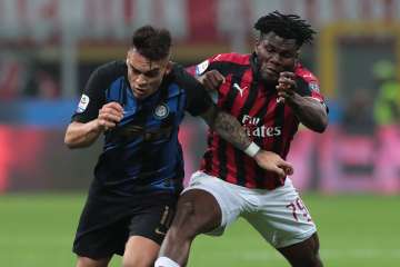 AC Milan players fight among themselves during loss to Inter